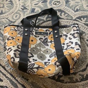Cute Vera Bradley Mesh style bag, lunch tote